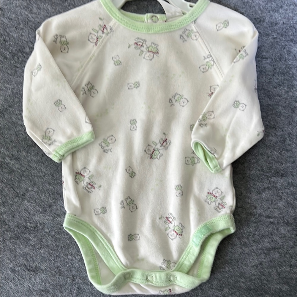 3 for $9 
NWOT Children’s Place long sleeve onesie, 0-3M